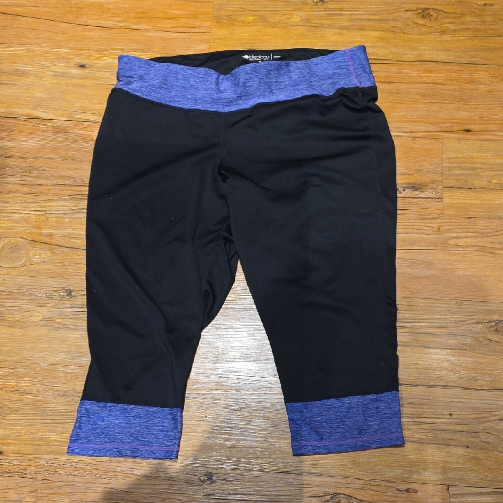 Ideology Capri Leggings in Black and Purple
